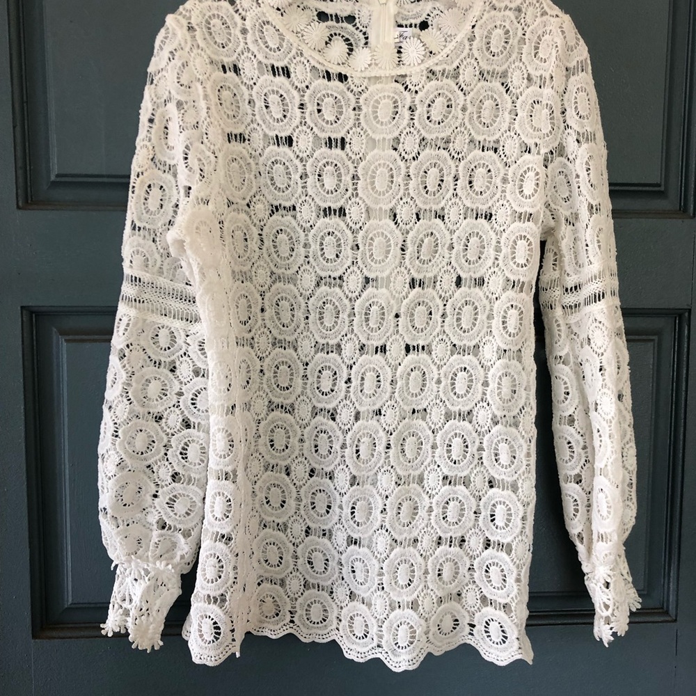 WHITE LACE TOP BY FASHION CLASSIC COLLECTION.